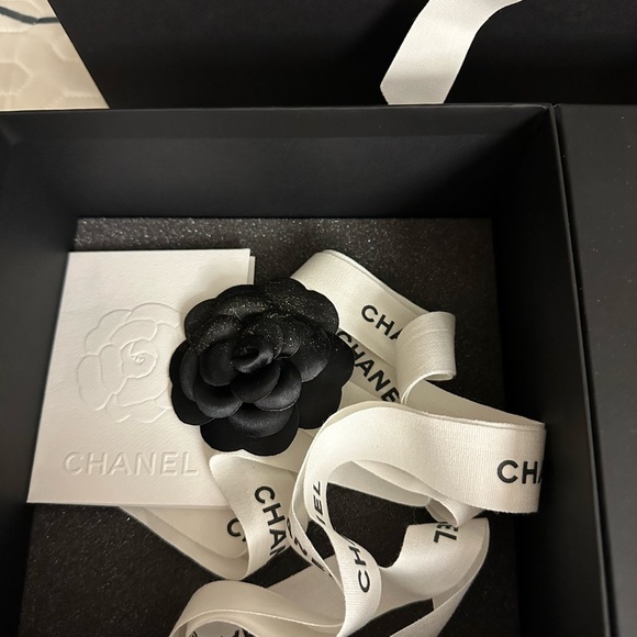 Chanel gift box - Picture 2 of 9